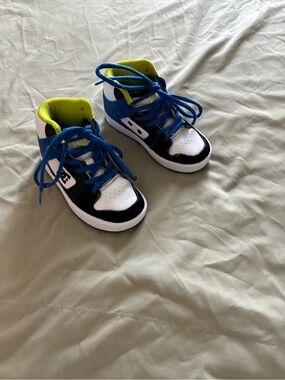 Kids DC High-Top Sneakers in Blue, Black & White